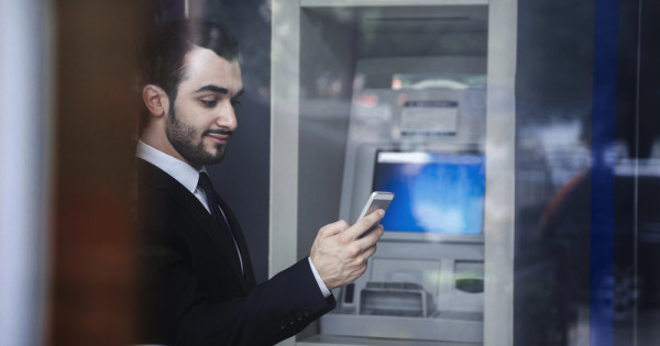 Bankkártya nélkül, a mobiloddal is vehetünk fel készpénzt ATM-ből