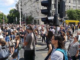 A budapesti kamara a tüntetők mellé állt, az országos elnök lemondását követelik