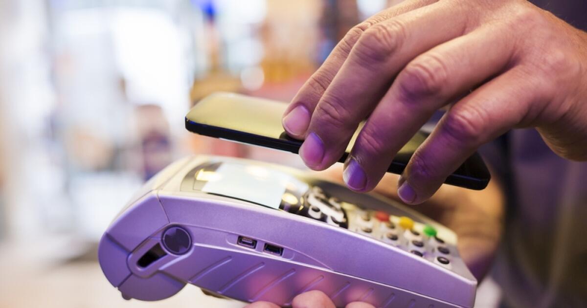 Új rivális nőtt fel a bankkártya mellé Magyarországon 