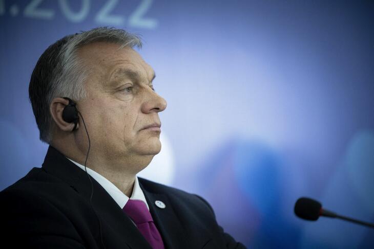  A Miniszterelnöki Sajtóiroda által közreadott képen Orbán Viktor kormányfő a visegrádi országok miniszterelnökeinek kassai csúcstalálkozóján tartott közös sajtótájékoztatón 2022. november 24-én. MTI/Miniszterelnöki Sajtóiroda/Fischer Zoltán