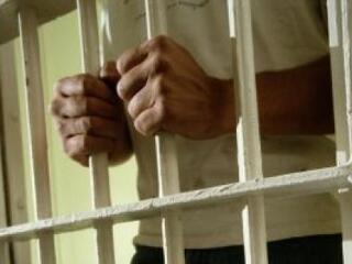 A kormány a börtönig üldöz!