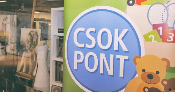 Elég sok helyen találkozhatunk a CSOK Pont logójával