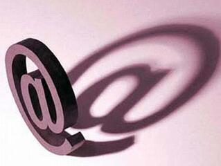 Hat év börtön fenyegette egy emailért az édesanyát