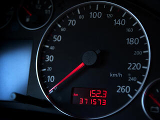 A számok nem hazudnak: az autó még mindig mindent visz