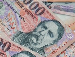 Oszkó: mínusz 400 milliárd