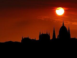 Zár az ország: kik számíthatnak még bértámogatásra?