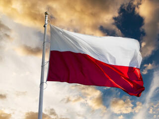Kitört a botrány Lengyelországban, a bukott kormánypárt idején kinevezett alkotmánybírókat rúgnák ki