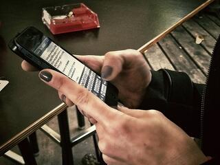 Olcsó okostelefon – kémprogrammal