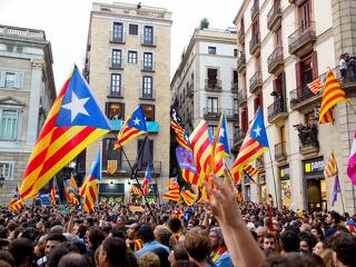 Tüntetők blokkolják a barcelonai repteret