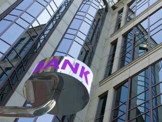 Díjeső az UniCreditnek