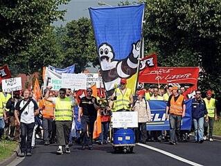 Dolgozói tiltakozás: négyórás őrizetben a cégvezetők