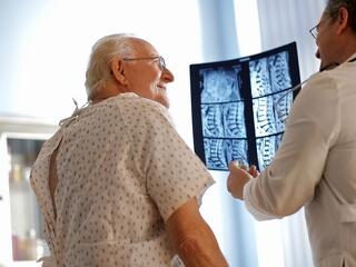 Dübörögnek a magyar egészségkasszák és az önkéntes nyugdíjpénztárak