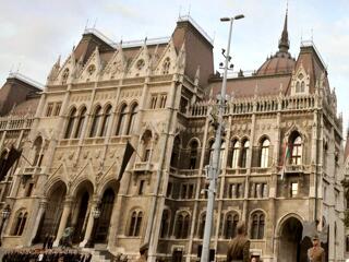 Kicsit lassult a törvénygyár