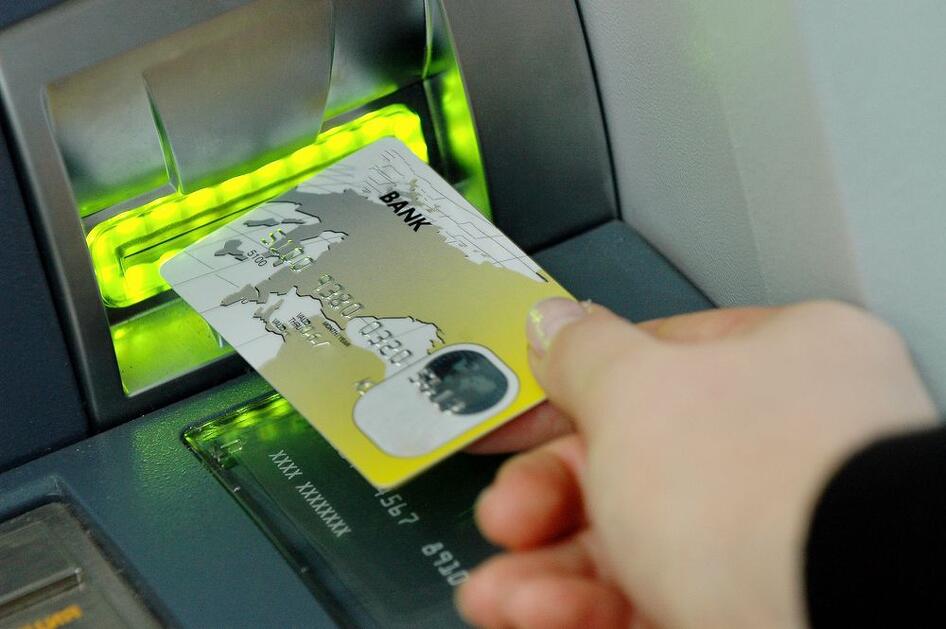 A házhoz járó szerelőknek is szívesen fizetnének bankkártyával