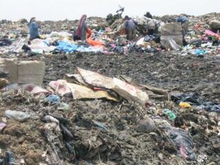 Csak perrel szabadulhatnak a szeméttől