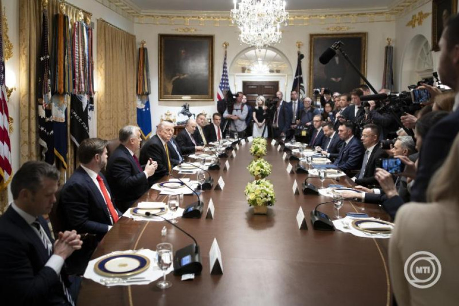 Jól jöhet az Orbán-Trump találkozó ígérete, mert a hitelminősítők a bóvli határán tartják Magyarországot