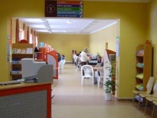 "Keress, hogy segíthessünk!"