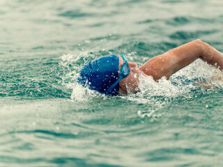Újra úszhatnak nemzetközi versenyeken orosz sportolók, de csak azok, akik nem támogatják a háborút