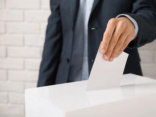 Ön tudja, mennyi pénzért tudhatják meg a lakcímét a pártok?