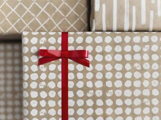 Jön a karácsony: hogyan adóznak a céges ajándékok?