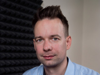 Rengeteg a zaj a tőkepiacokon, de a hosszútávú befektetési stratégia és a diverzifikáció segíthet a befektetőknek – Klasszis Podcast