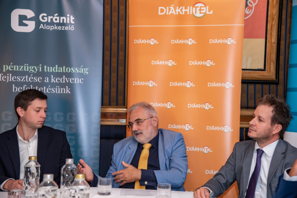 Böröczky Dezső, a Gránit Alapkezelő stratégiai és üzletfejlesztési vezetője, Bugár Csaba, a Diákhitel Központ elnök-vezérigazgatója és Kopcsa Balázs, a Fundamenta Lakáskassza Treasury igazgatója