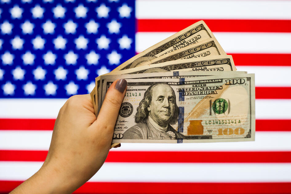 Szépen hasít a dollár