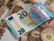 Rendkívül erős lett a forint, érdemes lehet devizában megtakarítani?