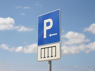 Így változik a parkolás a reptéren