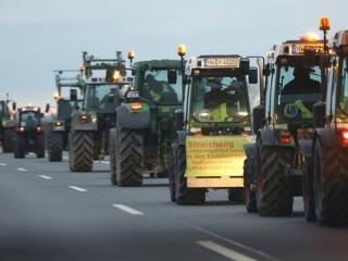Hollandia infrastruktúráját támadják a helyi gazdák, arra autózni veszélyes
