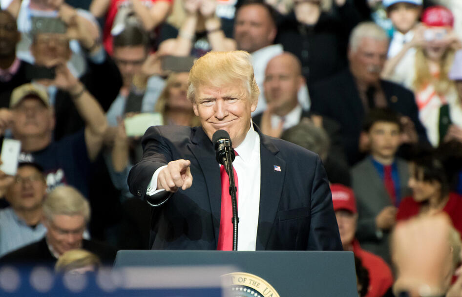 Trump egy jottányit sem hátrál