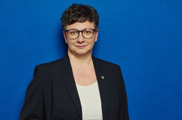 Szlavikovics Zita váltja