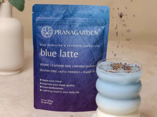 Kék spirulina latte: egy élénkítő ital a hétköznapokra