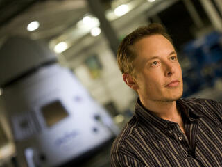 Elon Musk szerint vakond van a Teslánál