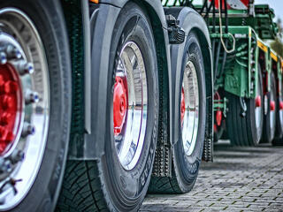 Kiszorítják a magyar fuvarozókat - áron alul dolgozó románok