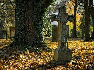 A temetőkben is emelkednek az árak