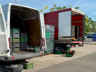 Parkolóban kapcsolták le az illegális zöldség-gyümölcs kereskedőket