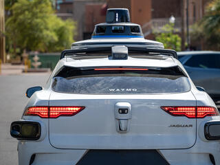 Robbanásszerűen növekszik a robotaxik száma a világban