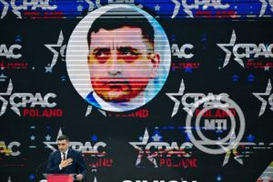 George Simion vezette AUR párt toronymagasan vezet