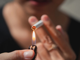 Szívhatják a fogukat a dohányosok: brutálisan megdrágulhat a cigaretta 