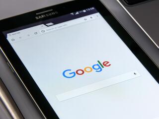 Megfigyelte az embereket a Google