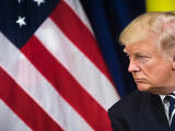 Trump beiktatása után azonnal belecsapott a lecsóba, kemény rendeleteket adott ki