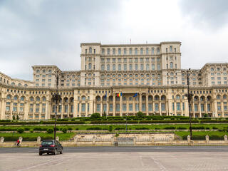 Ömlött az EU-pénz, mégis hatalmas a lyuk a kasszában