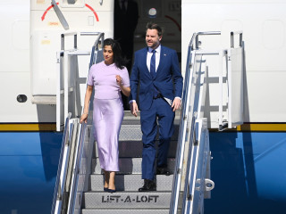 Megérkezett Budapestre az amerikai alelnök