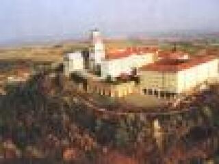 Internetes vita a főapátnál