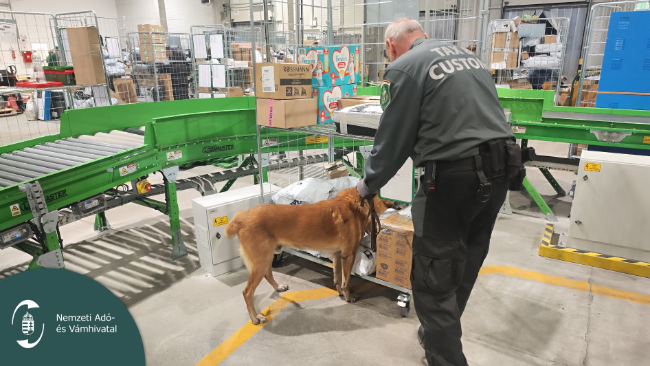 Keményen ellenőrzi a NAV a postai csomagokat