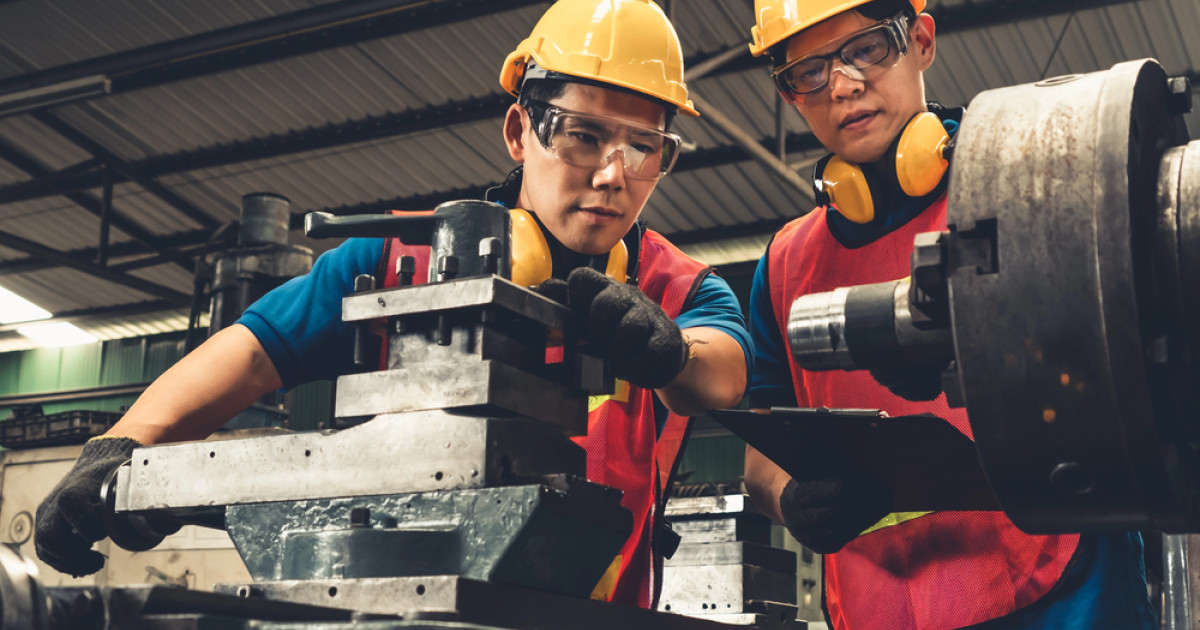 Láthatatlan NAV-kockázat cégeknél: így lehet hibázni a külföldi dolgozók foglalkoztatásánál 