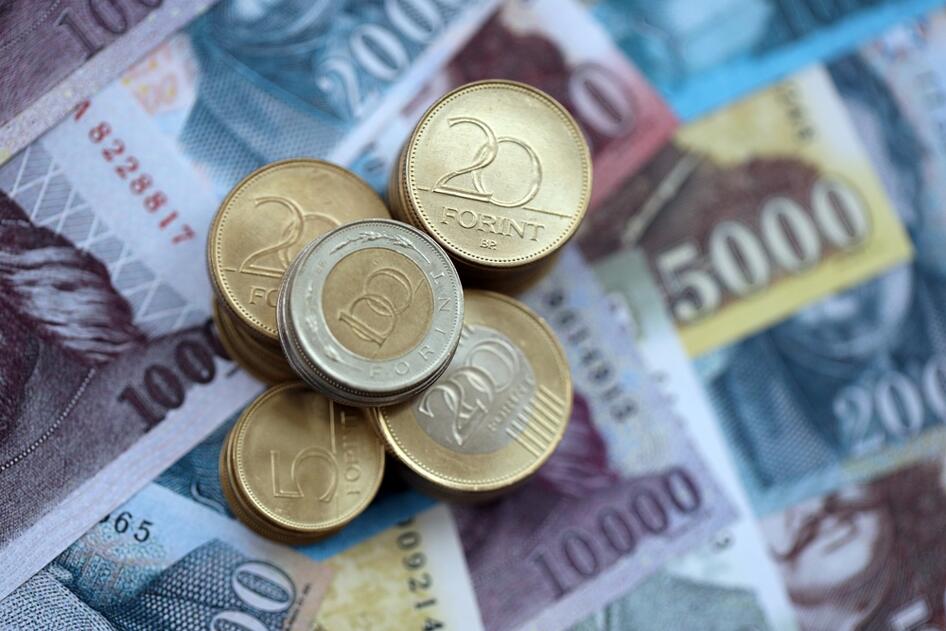 Fénylik a forint a piacon