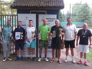 Az esélyes pár győzött a debreceni menedzser tenisz versenyen