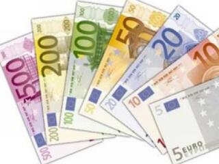 Forintgyengülés: legfeljebb 237 forint lesz egy euró?